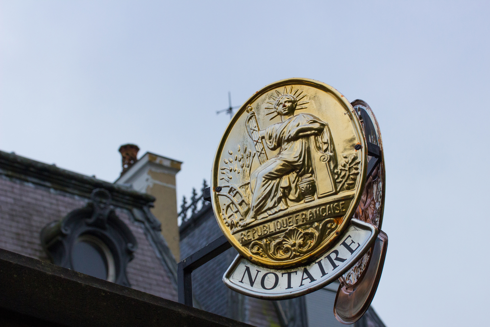 A,Plate,Of,Notary,Illustrating,The,Sale,Of,Real,Estate