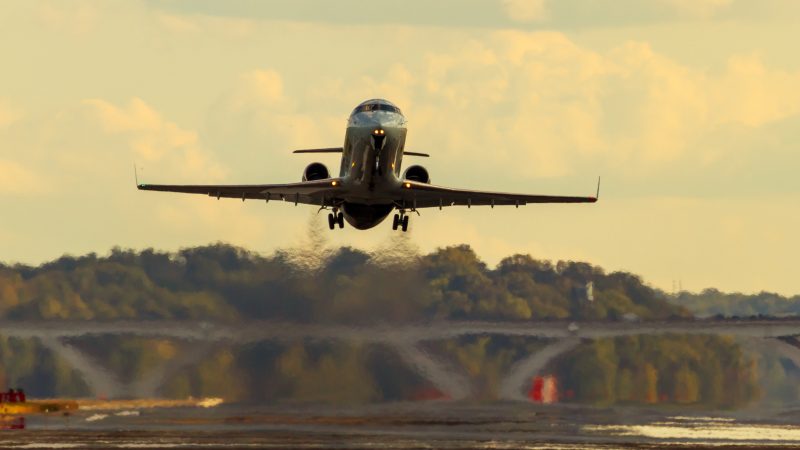Fliegen ist wohl mehr als doppelt so schlecht fürs Klima als gedacht