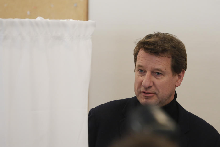 Jadot votes in the first round of the French presidential elections