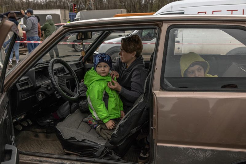 Ukrainer kaufen Geländewagen für Kriegsgebiete in der Slowakei