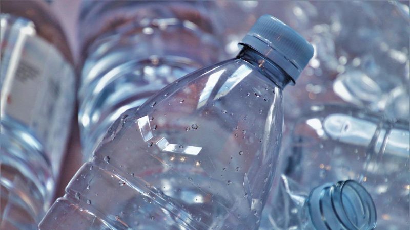 Neues EU-Gesetz droht Kreislauf des Plastikflaschen-Recycling zu brechen