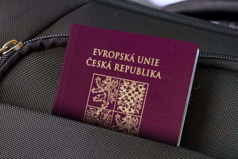 Russische Unternehmer wechseln Reisepass um Sanktionen zu umgehen