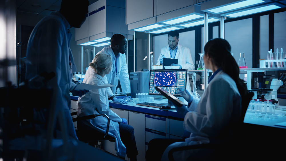 Medical,Research,Laboratory,Meeting:,Diverse,Team,Of,Scientists,Use,Digital