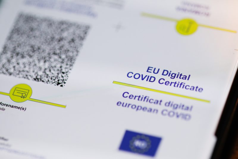 EU-Abgeordnete für einjährige Verlängerung des Corona-Zertifikats
