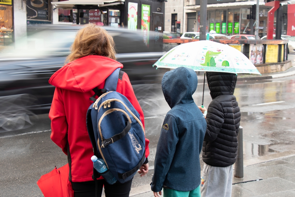 Belgrade,,Serbia,-,April,27,,2022:,Mother,Walking,Children,To