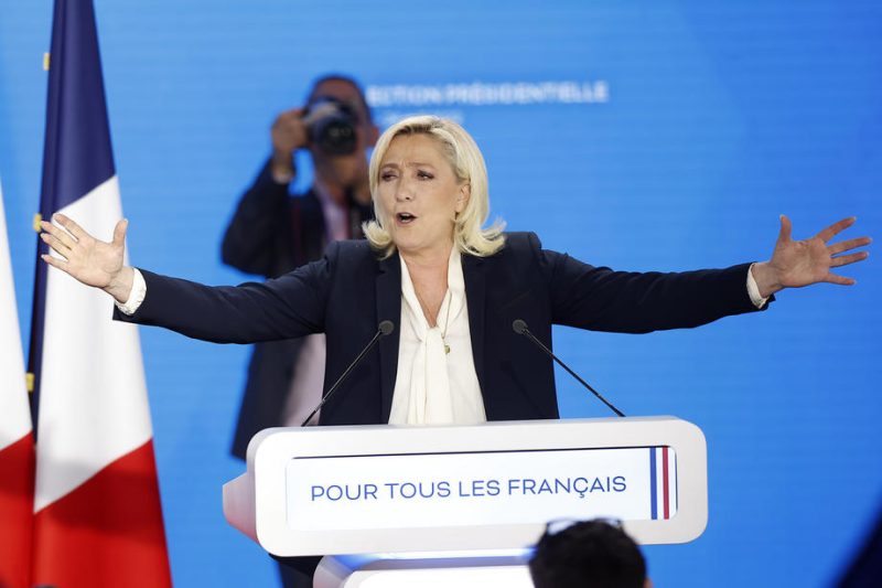 Le Pen feiert ihr Comeback mit Angriff auf die Linke
