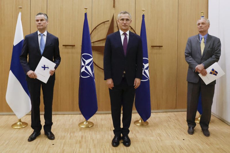 Finnland und Schweden reichen NATO-Anträge mit nordischer Unterstützung ein