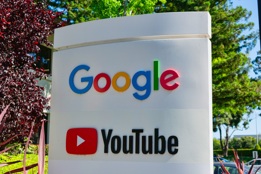 Youtube,Google,Sign,And,Logo,Near,Headquarters,Building,Is,Silicon