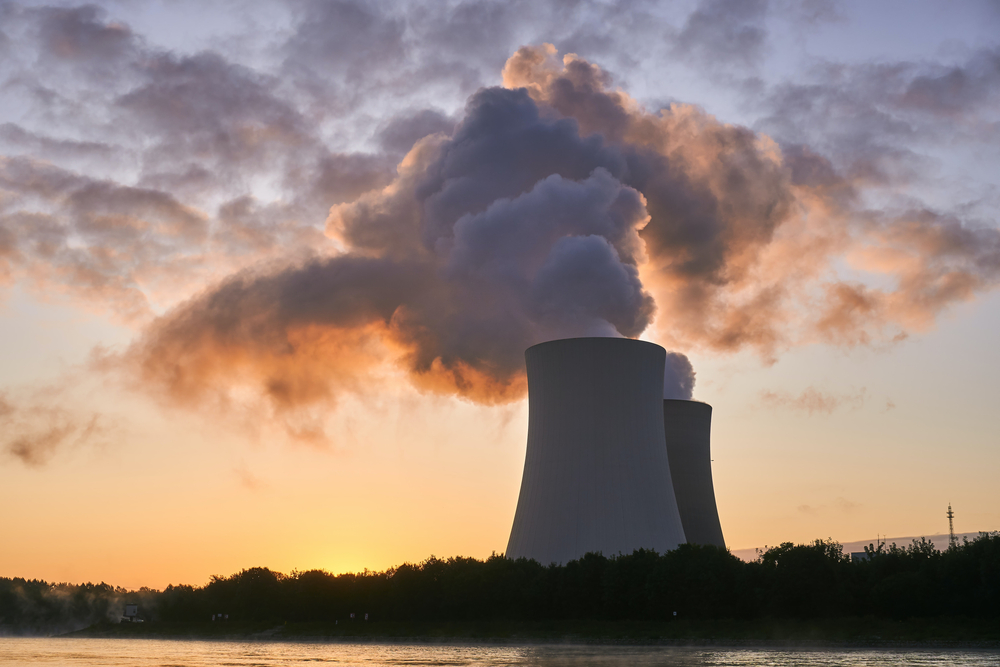 A,Nuclear,Power,Plant,Emitting,Smoke,In,Air