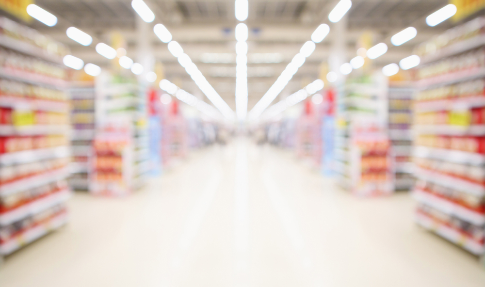 Supermarket,Aisle,And,Shelves,Blurred,Background