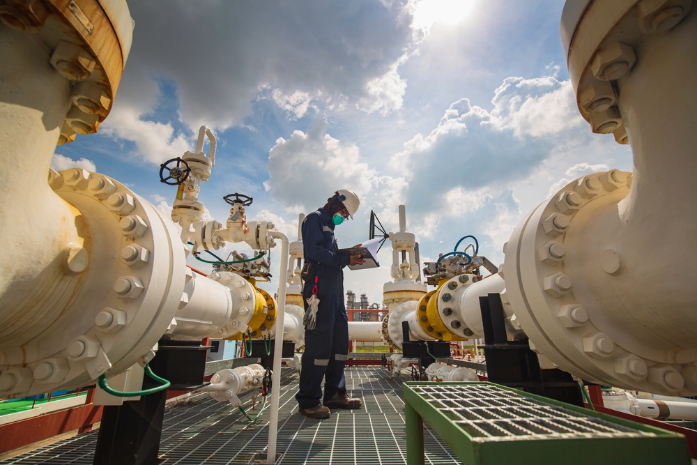 Male,Worker,Inspection,At,Steel,Long,Pipes,And,Pipe,Elbow