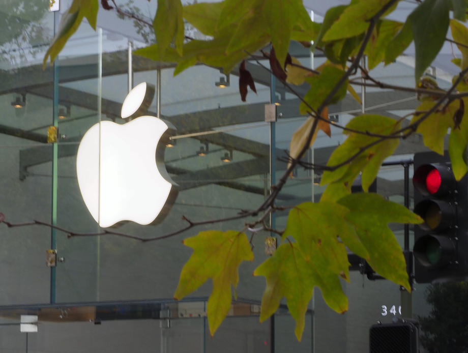 “Ein Konzern wie Apple, der die Regeln in seinem Ökosystem und speziell im App Store einseitig festlegen kann, sollte diese aber wettbewerbskonform gestalten. Daran bestehen begründete Zweifel, wenn Apple Regeln für Dritte festlegt, die aber ausgerechnet für Apple nicht gelten sollen”, so Andreas Mundt, Präsident des Bundeskartellamtes.
