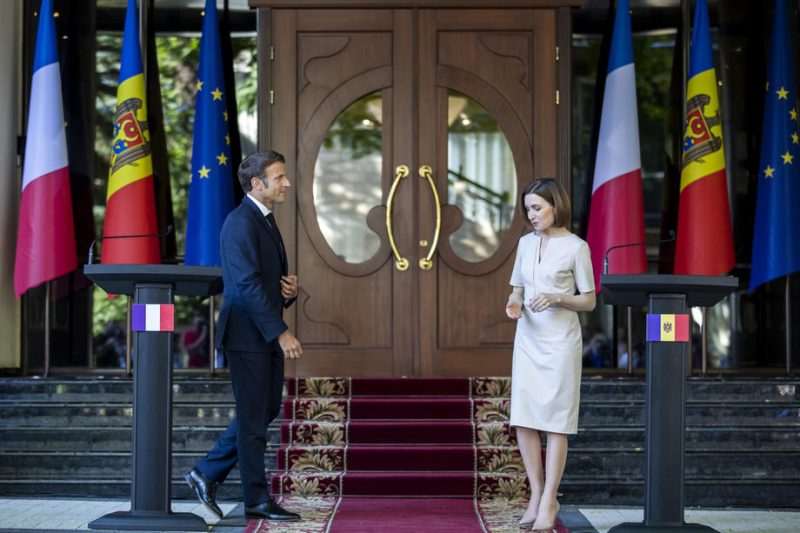 Macron: EU-Bewerbung Moldaus nicht von Ukraine "abkoppeln"