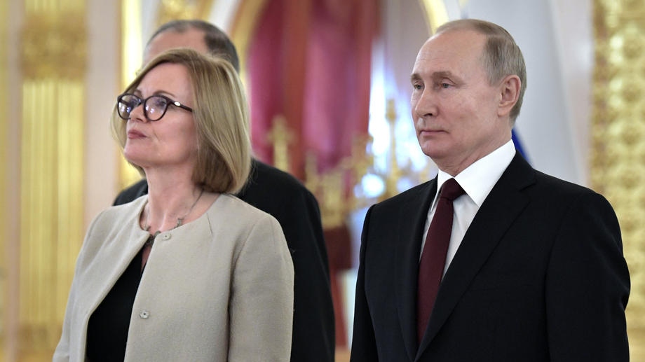 epa08194653 Russian President Vladimir Putin (R) and the new British Ambassador to Russia Deborah Bronnert (L) attend a ceremony to receive credentials from newly appointed foreign ambassadors to Russia in the Kremlin in Moscow, Russia, 05 February 2020.  EPA-EFE/ALEXANDER ZEMLIANICHENKO / POOL