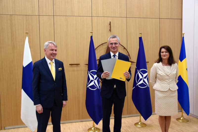 NATO unterzeichnet Beitrittsprotokolle mit Finnland und Schweden