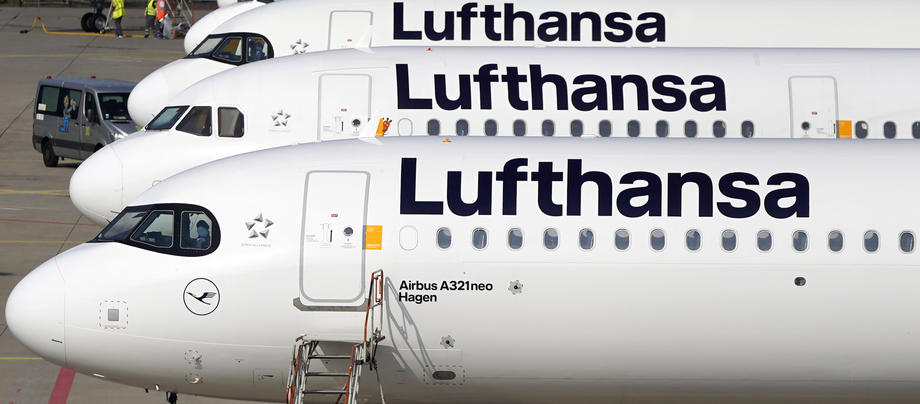 Warn strike of ground staff of Lufthansa in Frankfurt
