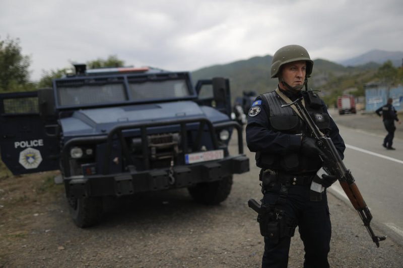 NATO-Friedenstruppen räumen Straßenblockaden an Kosovo-Serbien-Grenze