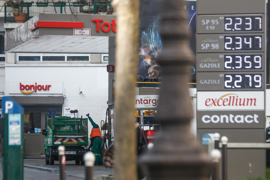 Prices of gasoline and diesel rise in France