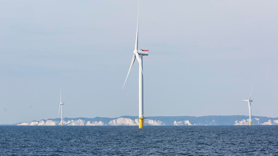 epa09451503 A view of a wind turbines in Kriegers Flak in the Baltic Sea between Denmark, Sweden and Germany, 06 September 2021. The Kriegers Flak offshore wind farm, Scandinavia’s largest offshore wind farm, is inaugurated on 06 September 2021, off the coast of Denmark.  EPA-EFE/Olafur Steinar Gestsson  DENMARK OUT