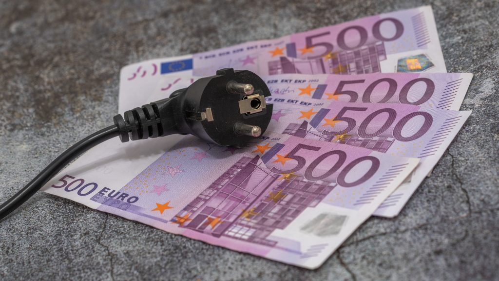 Electric cable and 500 euro note
