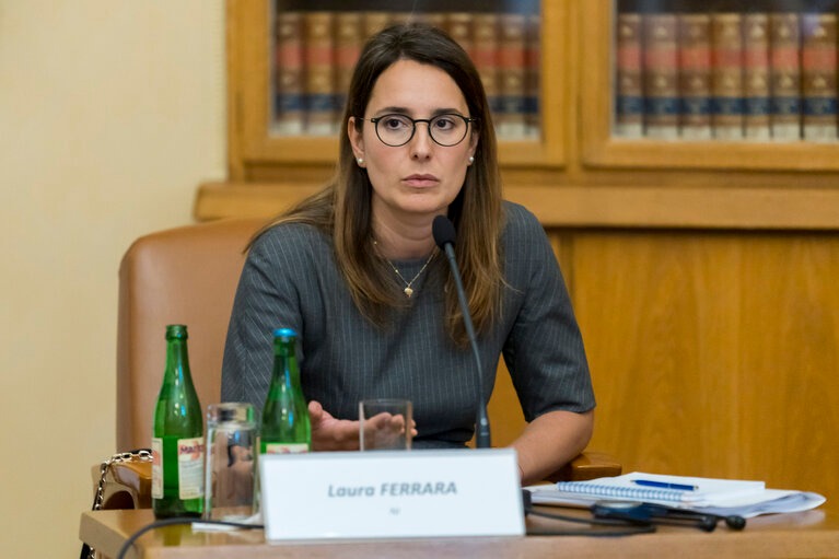 Italienische Abgeordnete: Weber "verkauft" EU-Konservative an die extreme Rechte
