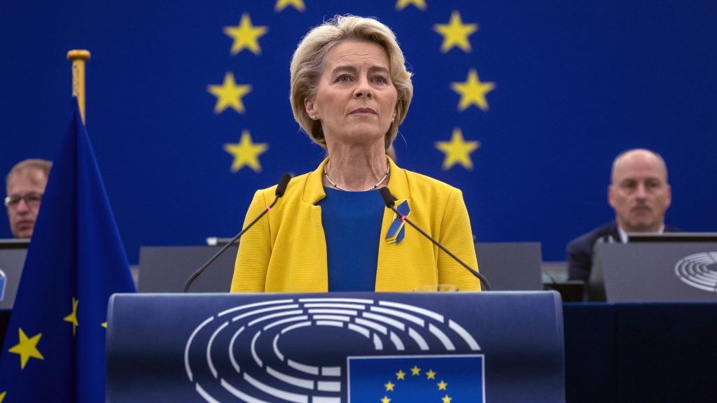 epa10183099 European Commission President Ursula von der Leyen delivers a speech during a debate on ‚The State of the European Union‘ at the European Parliament in Strasbourg, France, 14 September 2022.  EPA-EFE/CHRISTOPHE PETIT TESSON