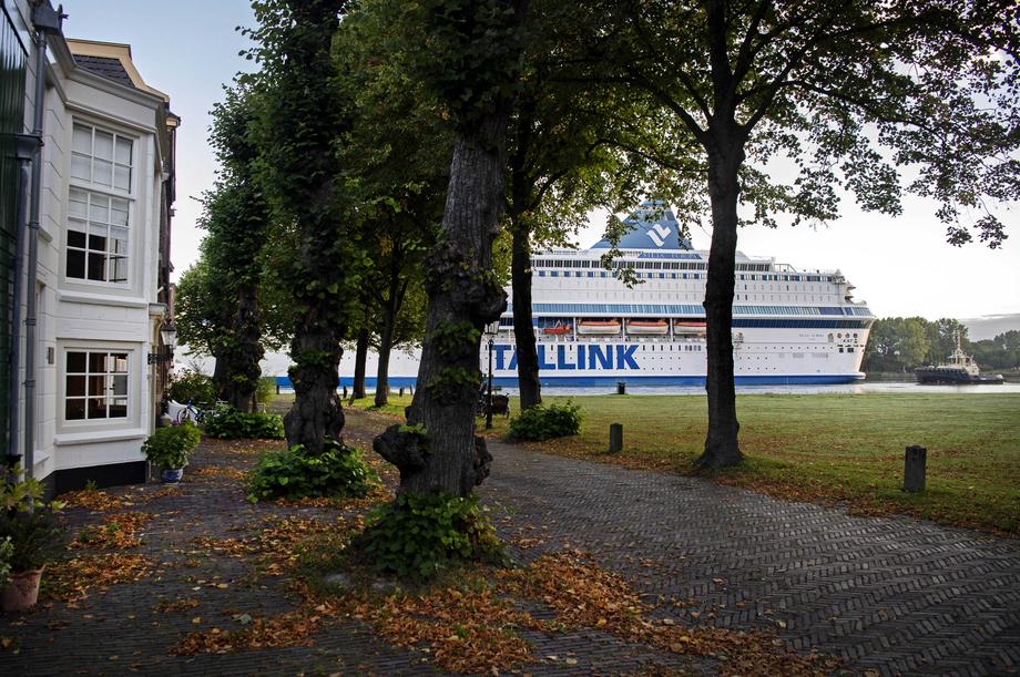 Netherlands to house asylum seekers on ship