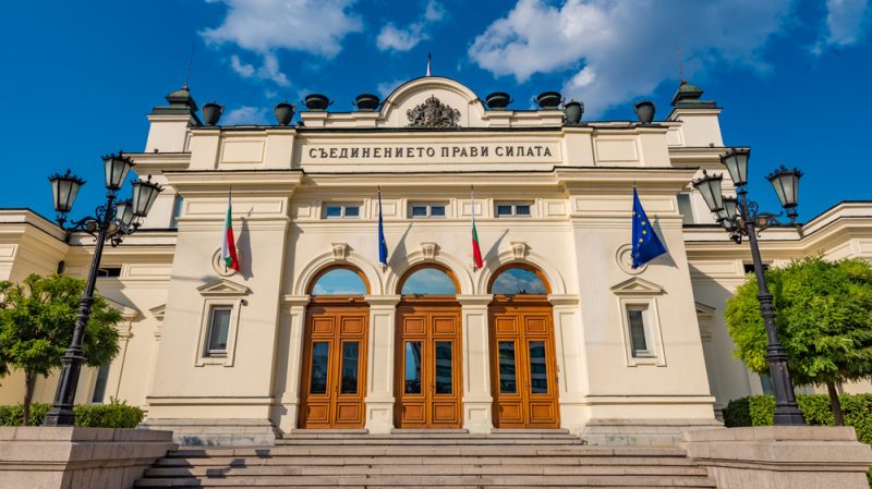 Bulgarisches Parlament verpflichtet Kabinett zu schnellem Euro-Beitritt