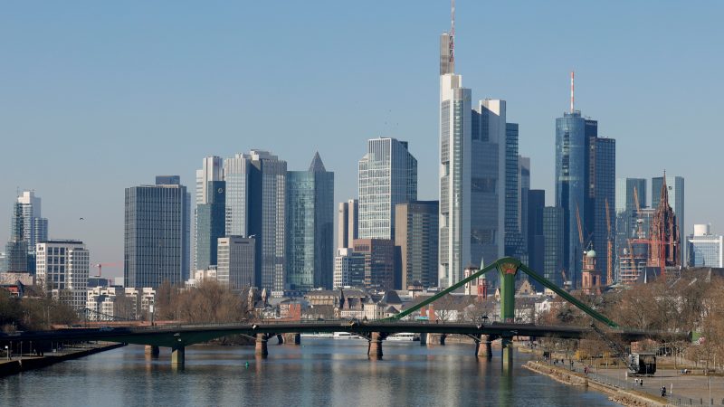 Große EU-Banken halten massiv klimaschädliche Kredite