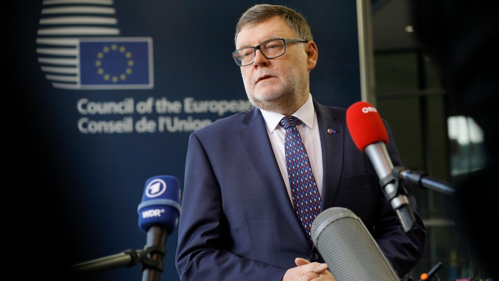 epa10222276 Czech Finance Minister Zbynek Stanjura speaks to the media at the start of an Ecofin European finance ministers council meeting in Luxembourg, 04 October 2022.  EPA-EFE/OLIVIER HOSLET