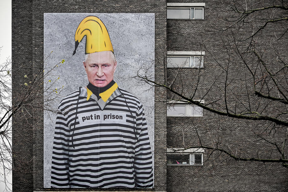 German artist displays painting of Russian President Putin as a convict