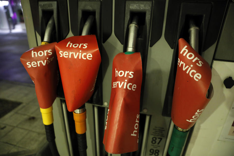 Shortage of gasoline at Total Energie gas stations in France