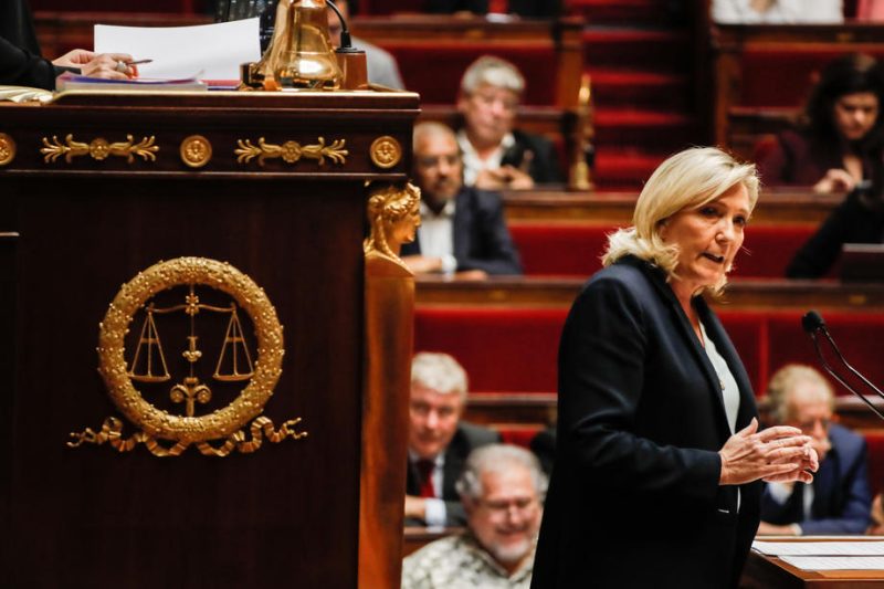 Macron aufgrund seines Treffens mit Meloni in der Kritik