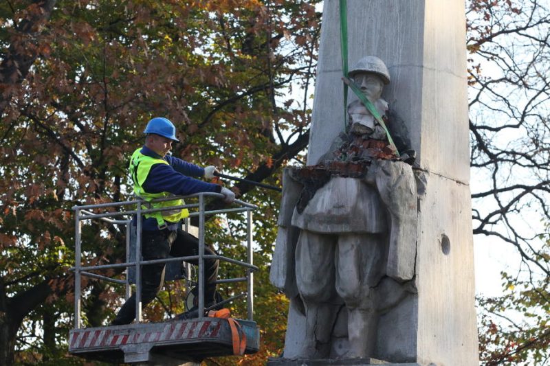Weitere Denkmäler der Roten Armee in Polen abgerissen