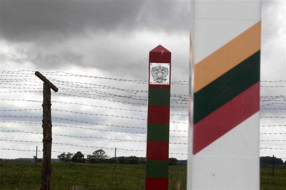 Lithuania begins construction of a wire fence on its‘ border with Russia