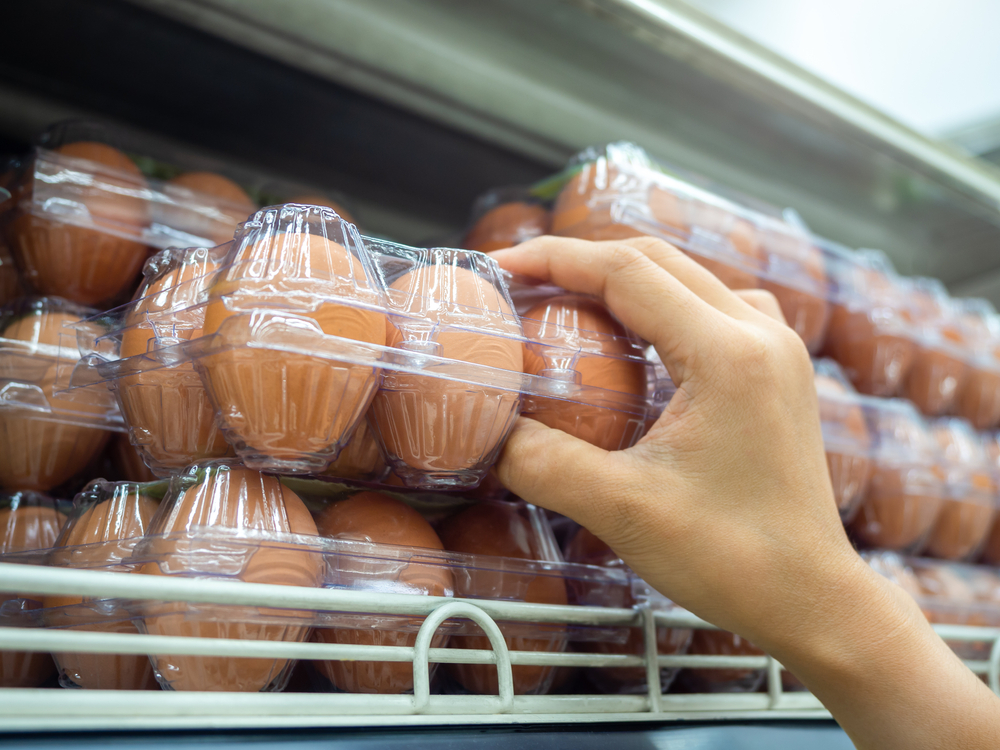Close-up,Hand,Picking,Raw,Of,Eggs,In,A,Plastic,Egg