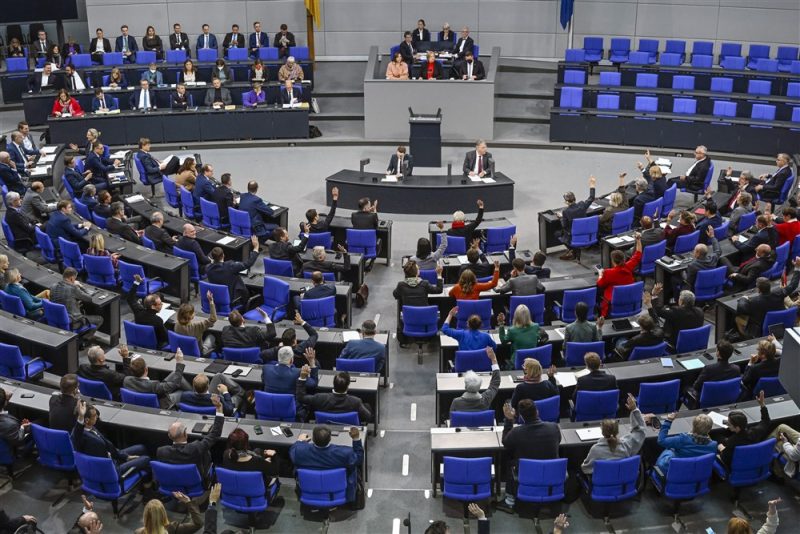 Bundestag ratifiziert CETA: Druck auf andere Länder steigt