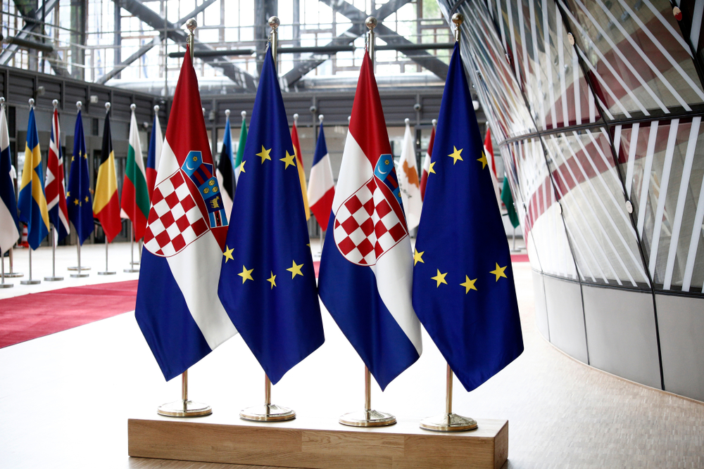 The,Flag,Of,The,European,Union,And,Flag,Of,Croatia