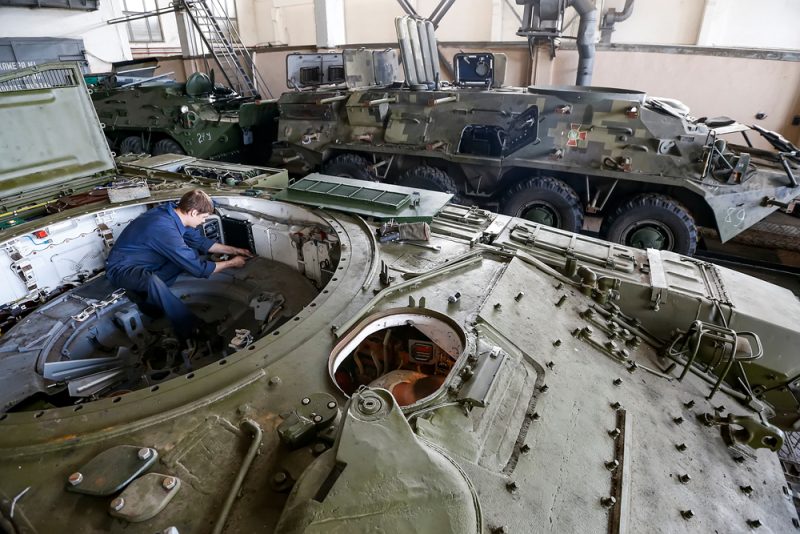 Tausende Ukrainer gehen zur Waffenproduktion nach Tschechien