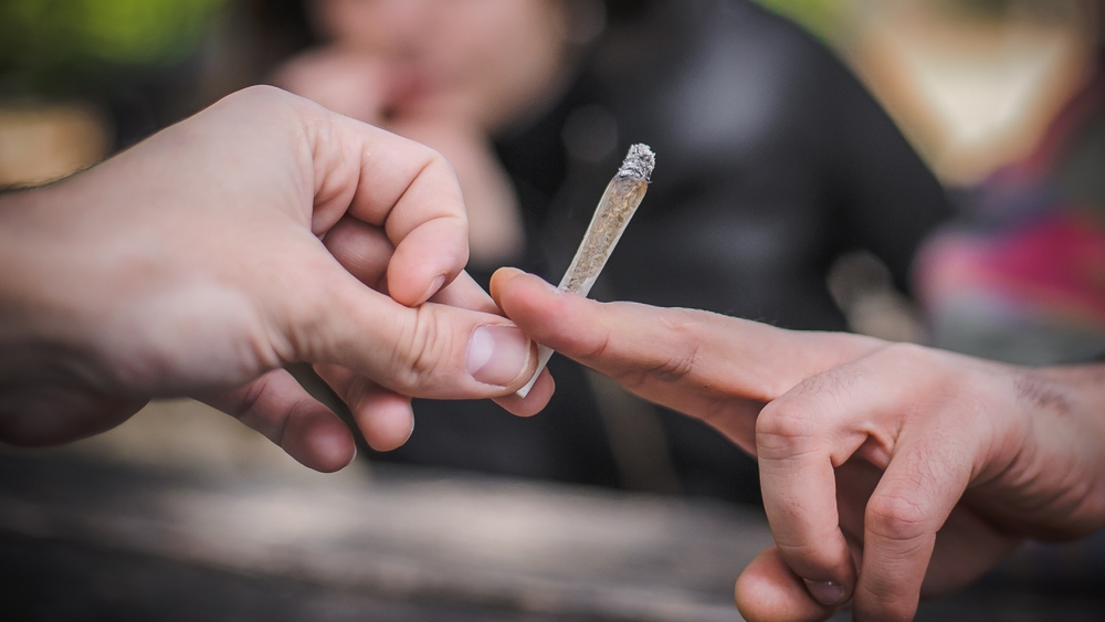 Closeup,Detail,Macro,View,Of,Marijuana,Joint,Circling,Around,From