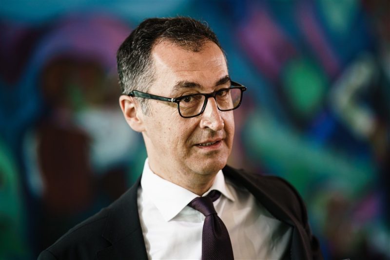 Özdemir will Containern straffrei machen