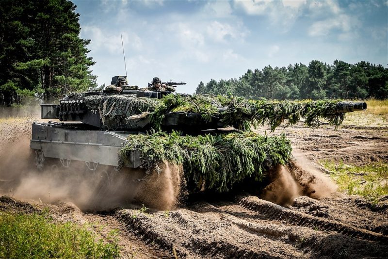 Scholz gibt Druck nach und erlaubt Leopard-Lieferungen in die Ukraine