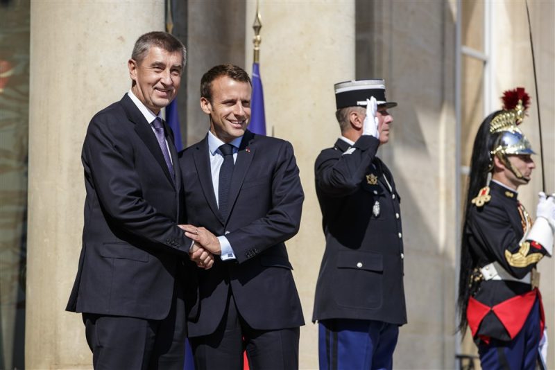 Kritik an Macron nach Treffen mit tschechischem Präsidentschaftskandidaten