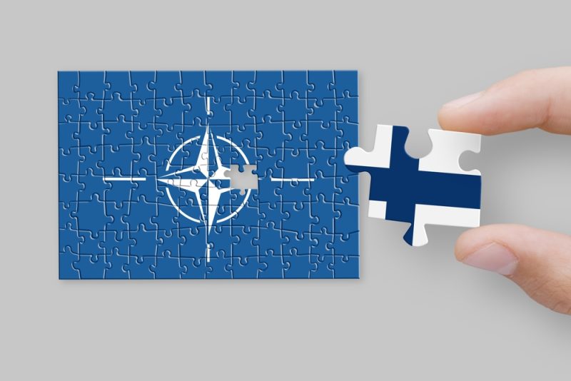 Ständige NATO-Stützpunkte spalten Finnland