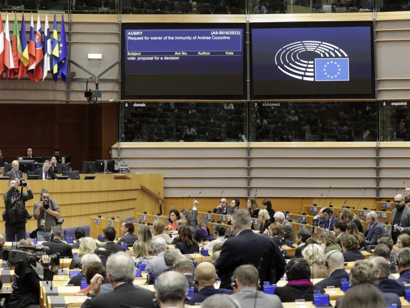 Katargate: Immunität von zwei EU-Parlamentarieren offiziell aufgehoben