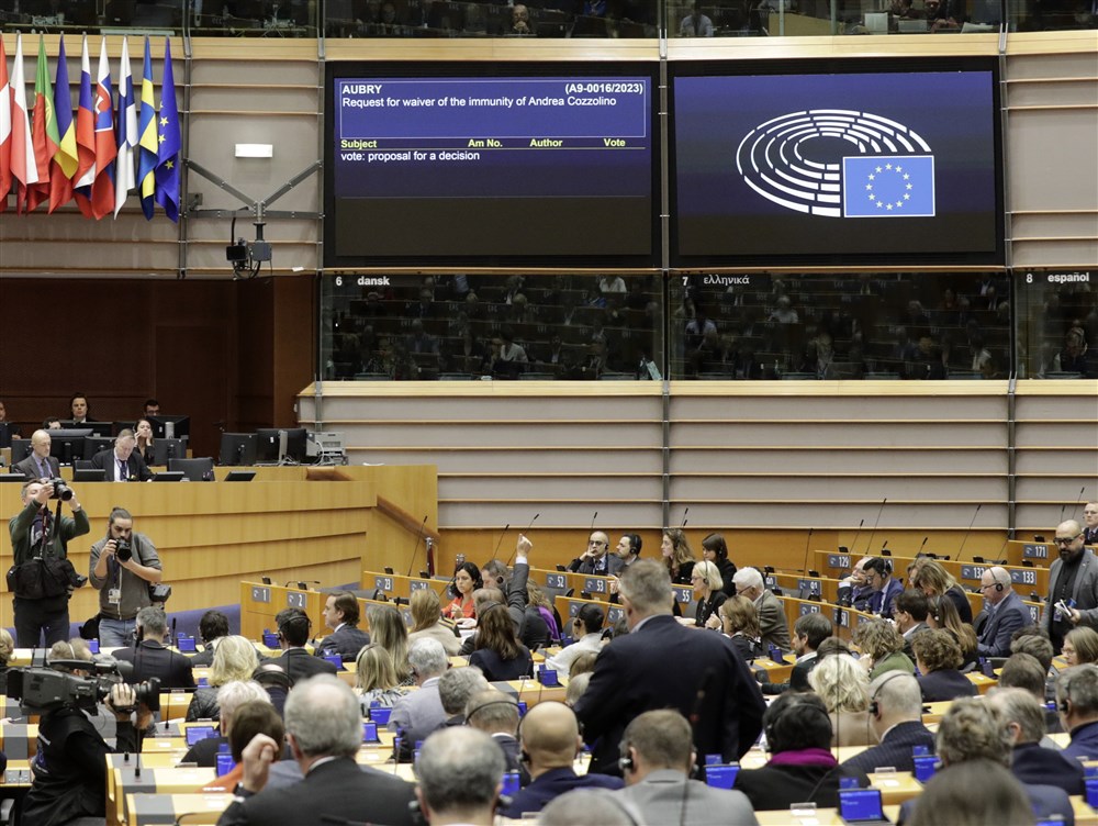 EU Parliament votes to waive the immunity of Tarabella and Cozzolino