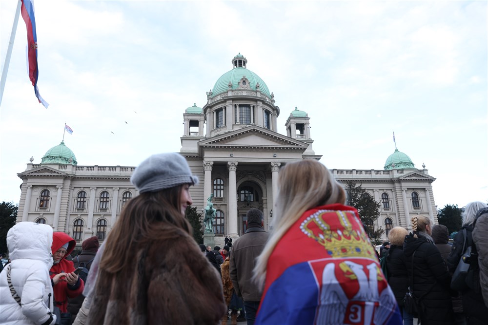 Protest in front of the Serbian Parliament during special session on negotiations with Kosovo