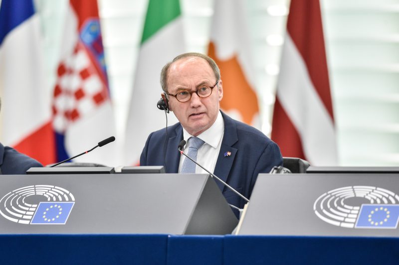 EU-Parlamentsvize Karas: Österreich sollte sich nicht hinter Neutralität verstecken