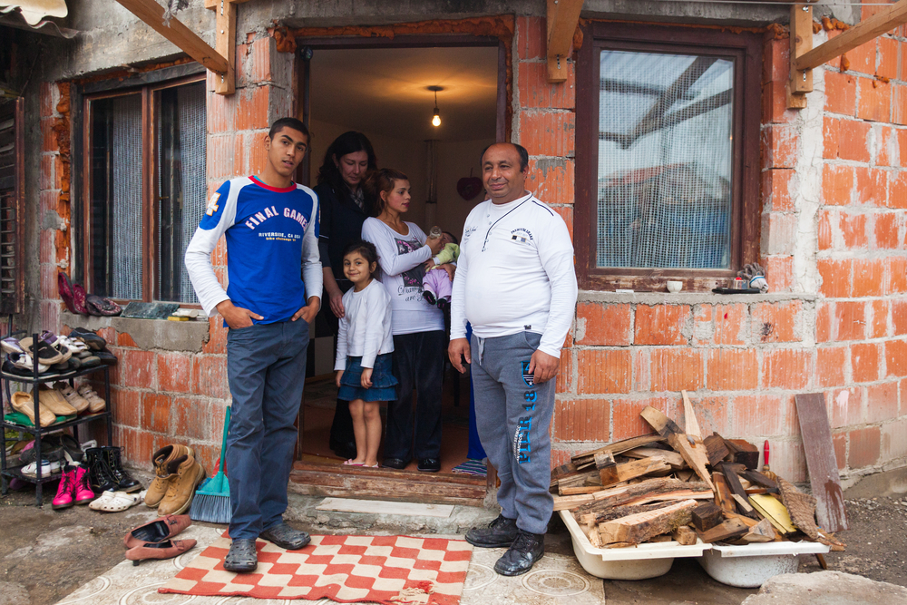 Zagreb,,Croatia,-,October,21,,2013:,Roma,Family,Posing,In