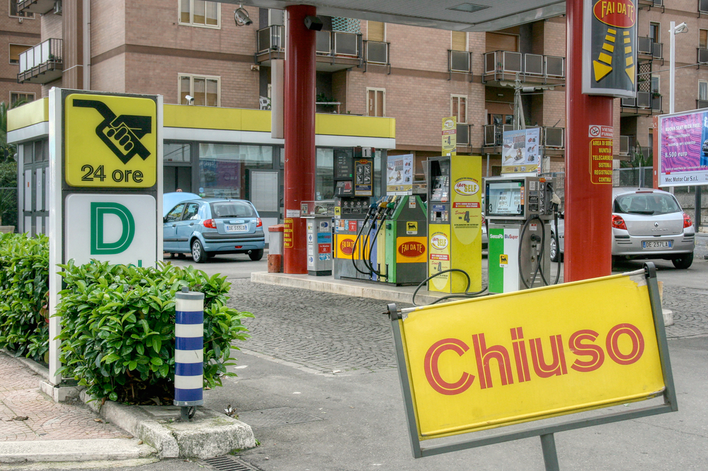 Italian,Gas,Station,Closed,Due,To,A,Strike.,The,Sign